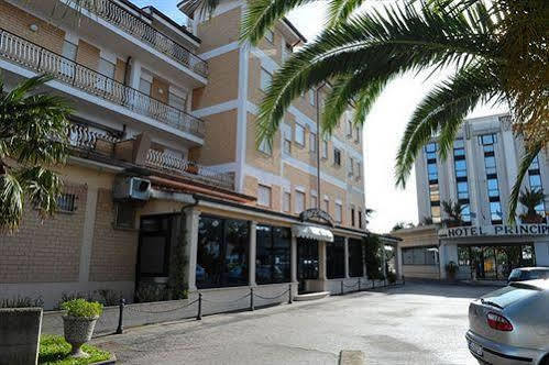 Hotel L'Aquila Pomezia Eksteriør billede